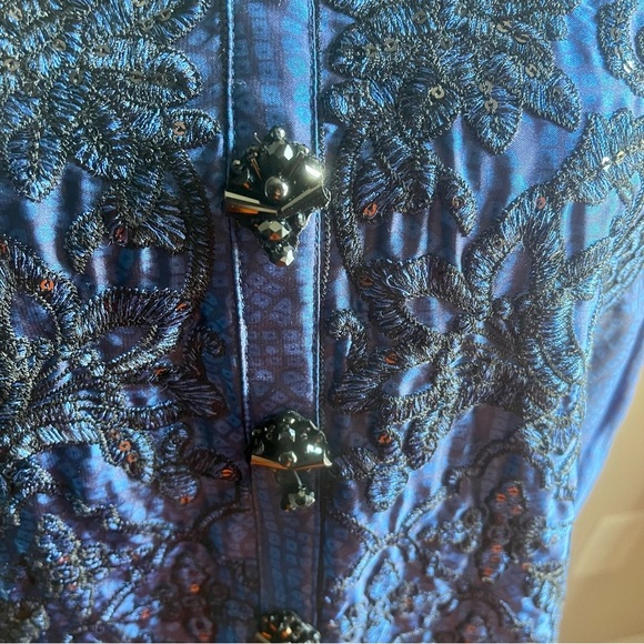 Elegant Blue and Black Lace Tunic - Picture 2 of 10
